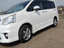 Toyota Noah 2.0 CVT, 2012, 133 770 км, с пробегом, цена 1 950 000 руб.