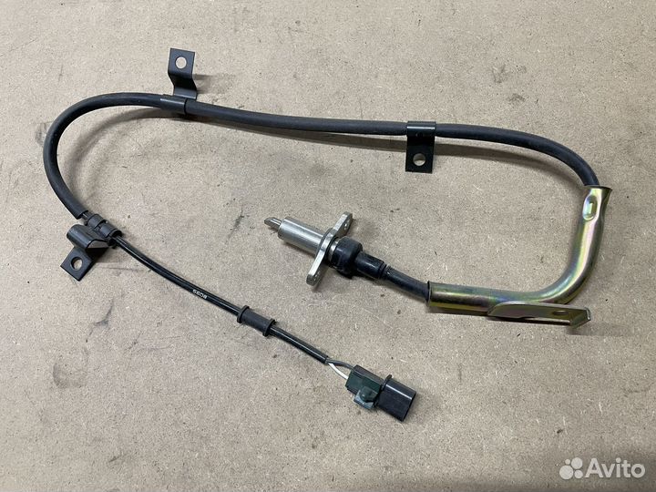 Задний правый датчик ABS Mitsubishi Montero, V23C