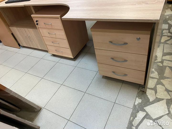 Тумбы подкатные. Б.У