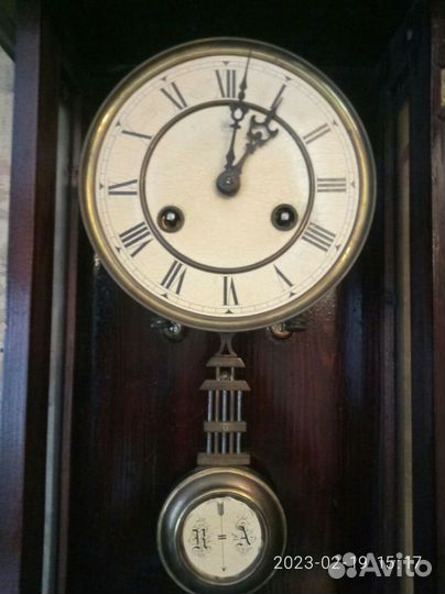 Старинные настенные часы с боем