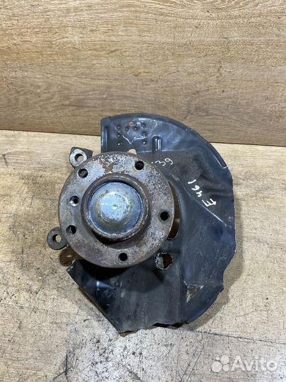 Поворотный кулак передний правый BMW E46 X39