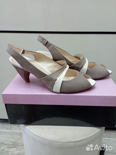 Босоножки женские