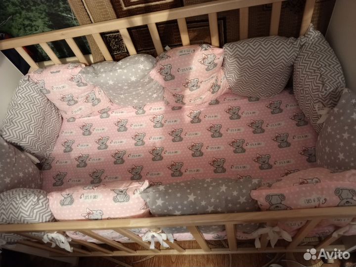 Детская кроватка с бортиками и матрасом