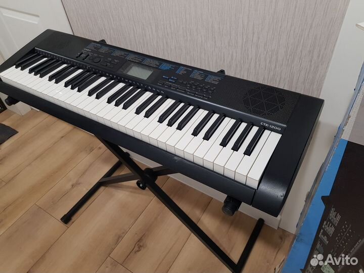 Синтезатор Casio ctk-1200 + стойка 61 клавиша