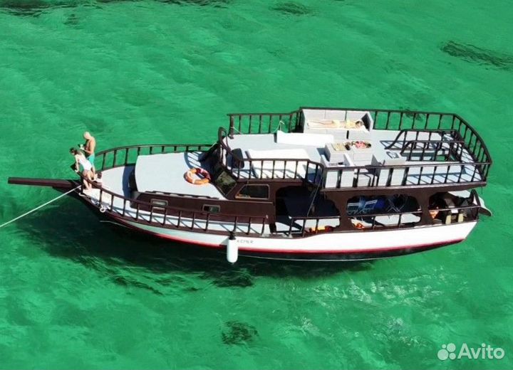 Катер прогулочный