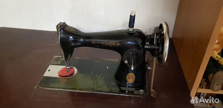 Швейная машина со станиной