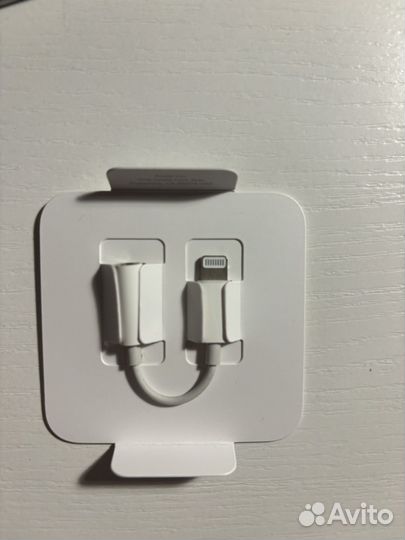 Адаптер Lightning to Headphone Jack