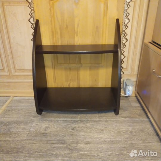 Зеркало с тумбочкой