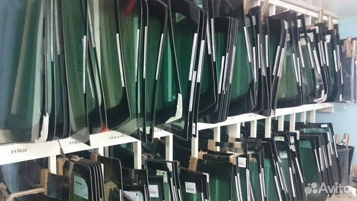 Заднее стекло Мазда 3 (2003-08)