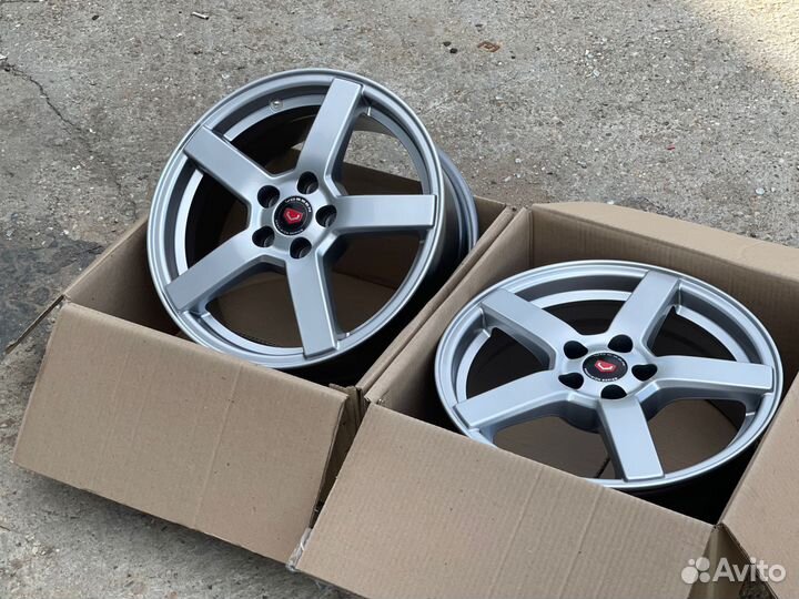 Диски 5*100 R16 Vossen CV3 серебро