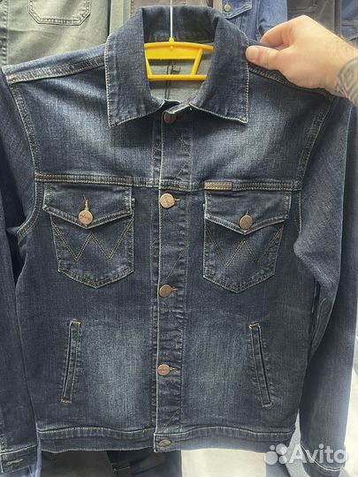 Джинсовые куртки Levis, Wrangler