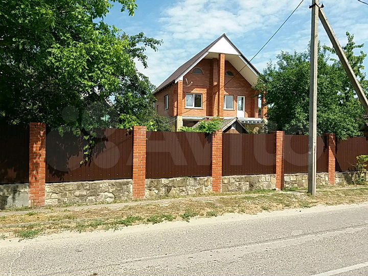 Коттедж 192 м² на участке 8 сот.