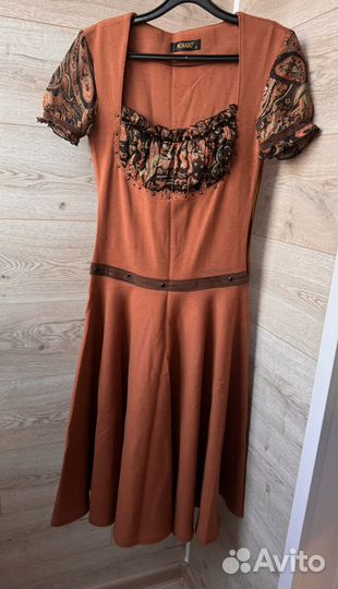 Коричневое платье