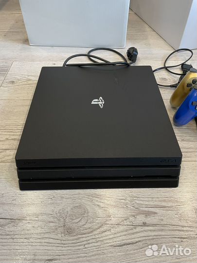 Игровая приставка ps4 pro