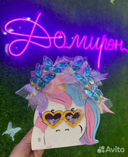 Букеты с подсветкой из бабочек и роз атласных лент