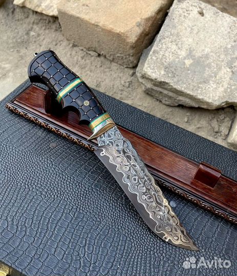 Нож из дамасской стали