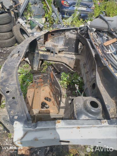 Передняя часть кузова Рено Логан