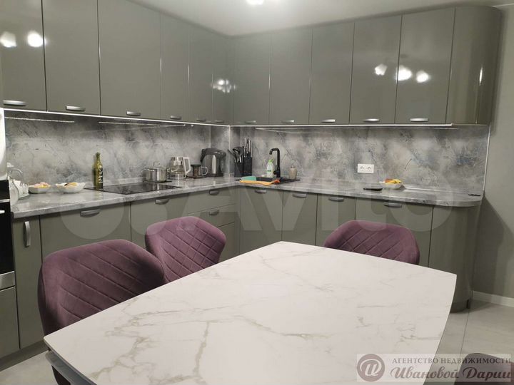 4-к. квартира, 106 м², 1/10 эт.