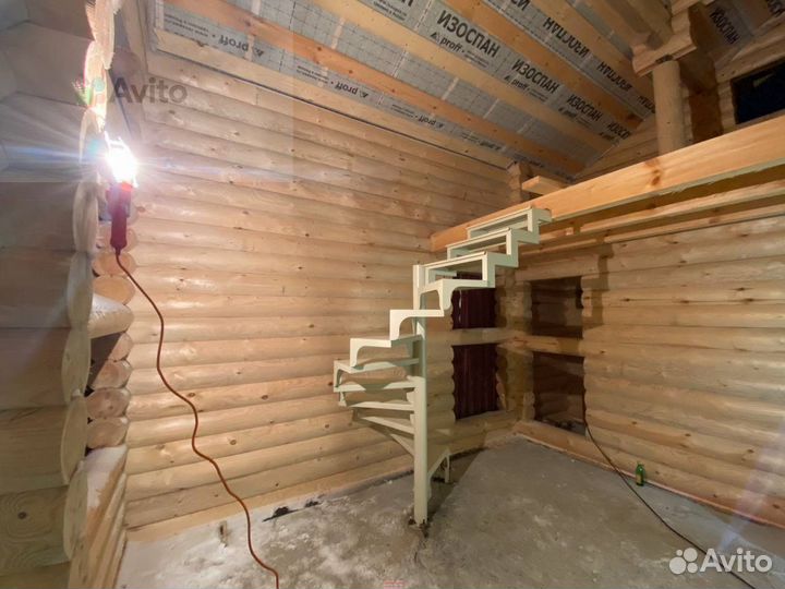 Металлическая лестница в частный дом