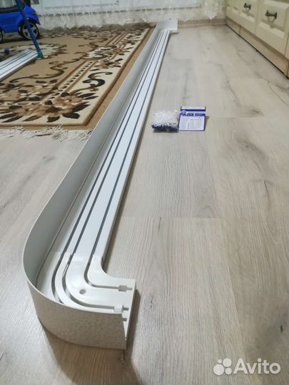 Карниз потолочный новый