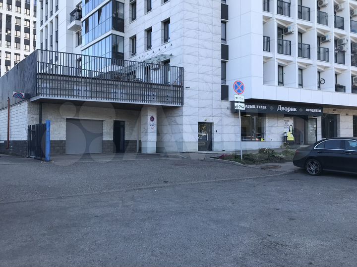 Машиноместо, > 30 м²