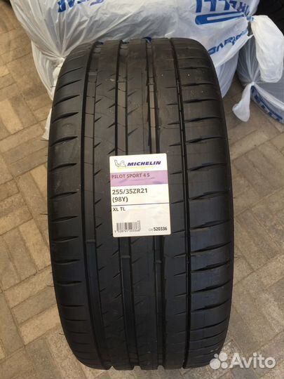 Michelin Pilot Sport 4 S 255/35 R21 и 285/30 R21 101Y