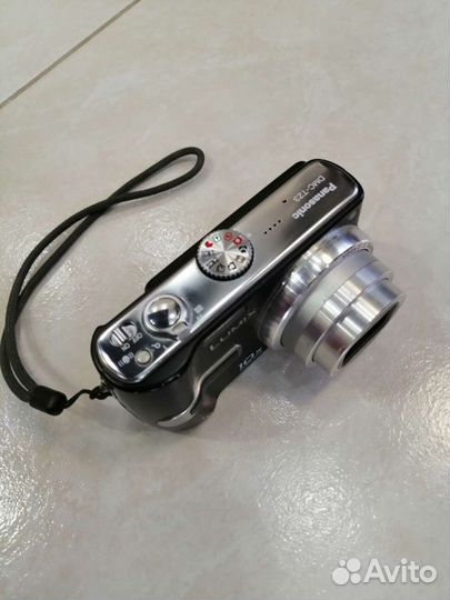 Компактный фотоаппарат