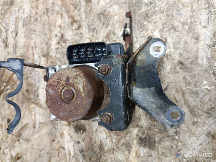 Блок ABS Toyota Vitz SCP10 2003