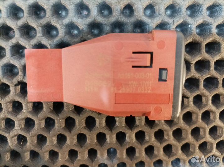 81259070332 Кнопка корректора фар