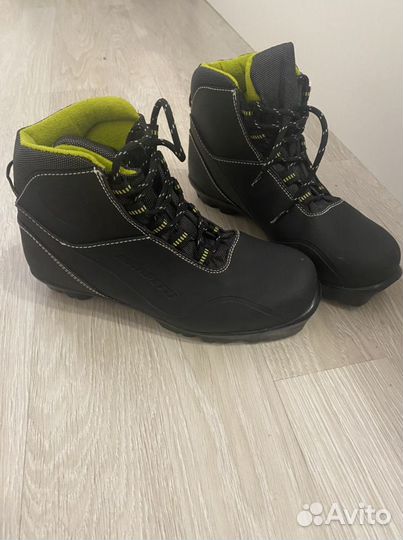 Лыжные ботинки крепление NNN