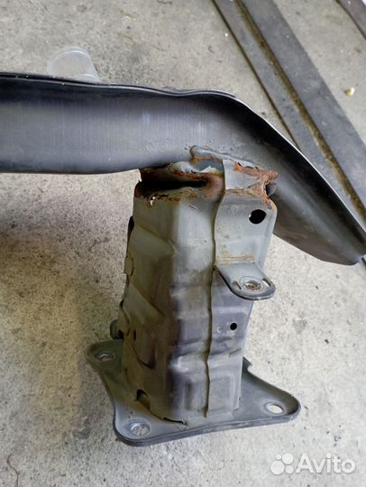 Усилитель переднего бампера ford focus 3