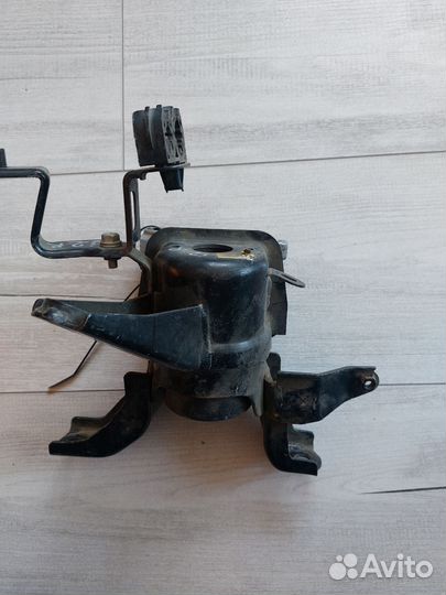 Подушка двигателя тойота приус 30