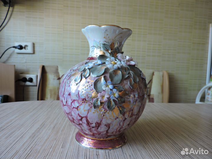 Вазы декоративные