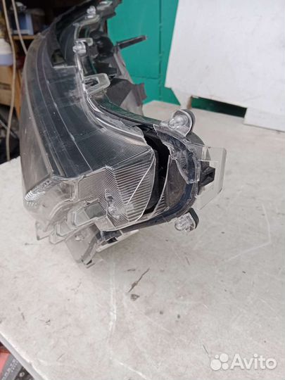 Фара правая и левая Toyota Rav4 XA50