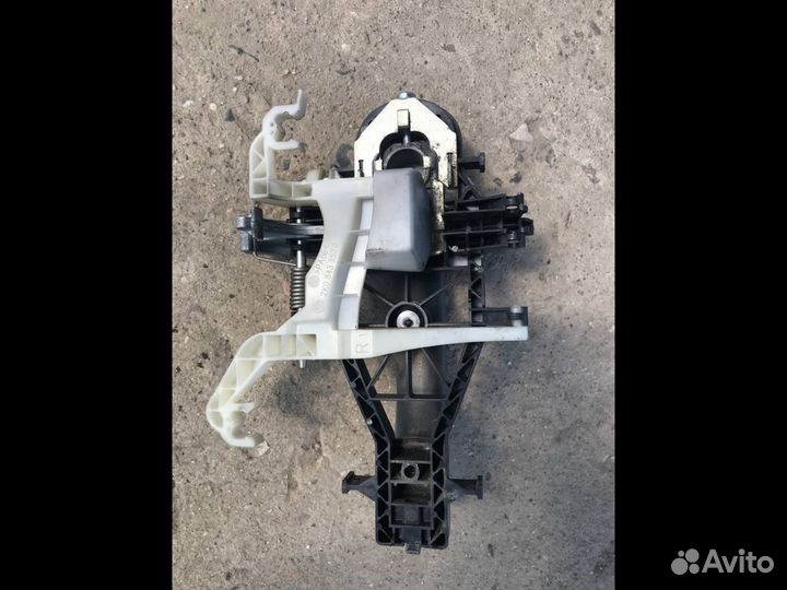 Ручка сдвижной двери в сборе Фольксваген Кадди 3