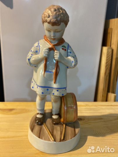 Статуэтка, фарфор, 