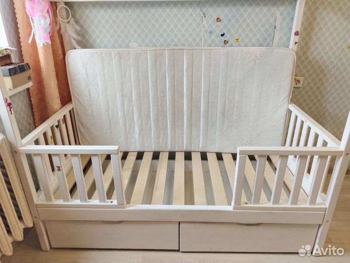 Кровать домик