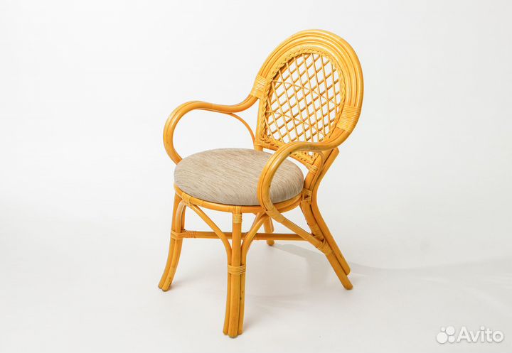Стулья из ротанга
