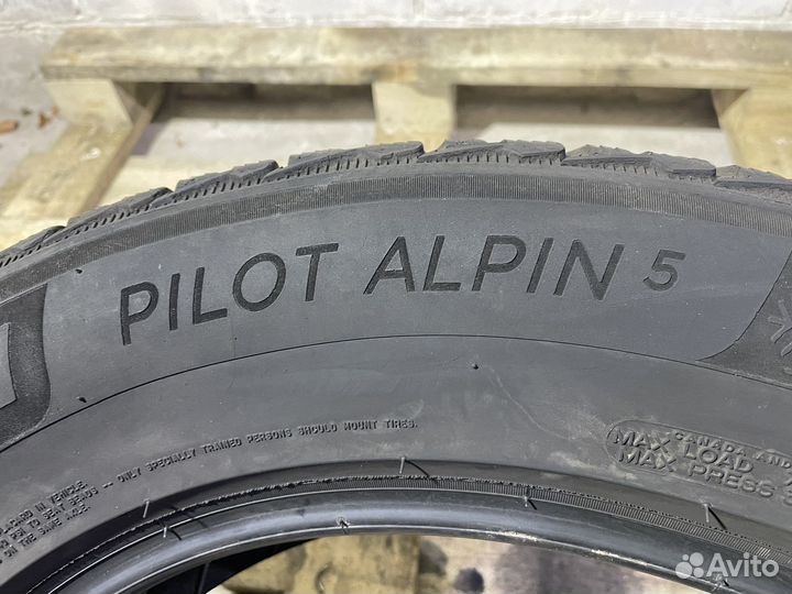 Michelin Pilot Alpin 5 215/65 R17