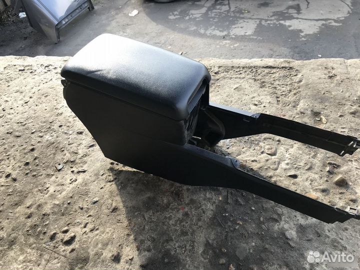 Подлокотник Toyota Camry V50