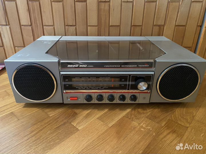 Виниловый проигрыватель