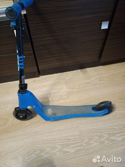 Самокат детский со светящимися колесами
