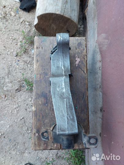 Заднее крепление кпп Лада Гранта, Калина, Датсун