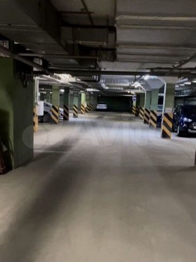 Машиноместо, 18 м²