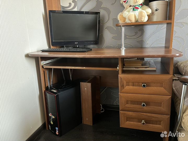 Компьютерный стол