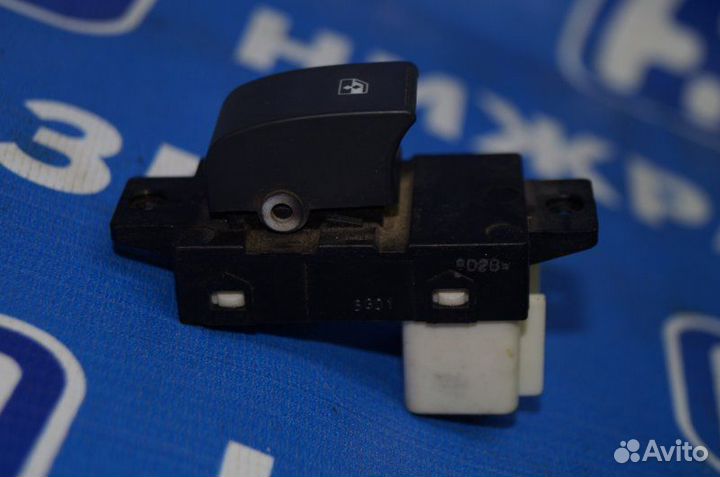 Кнопка стеклоподъемника задняя левая Chevrolet