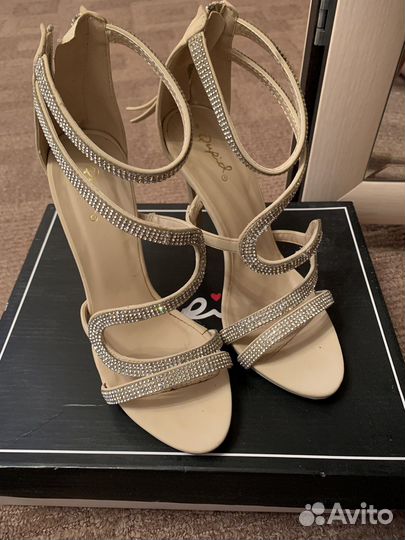 Босоножки женские