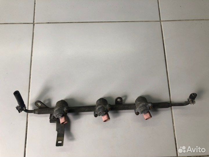 Рейка топливная (рампа) левая Nissan Maxima A32