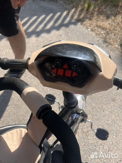 Детский велосипед с ручкой