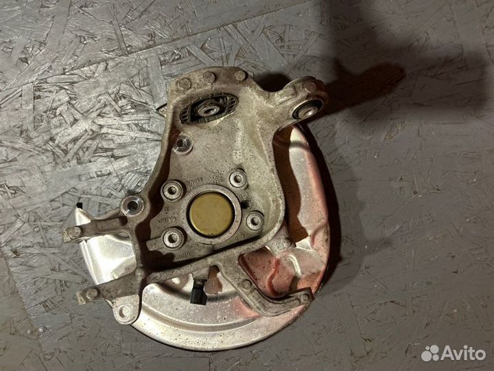 Кулак задний левый Volvo Xc60 2019